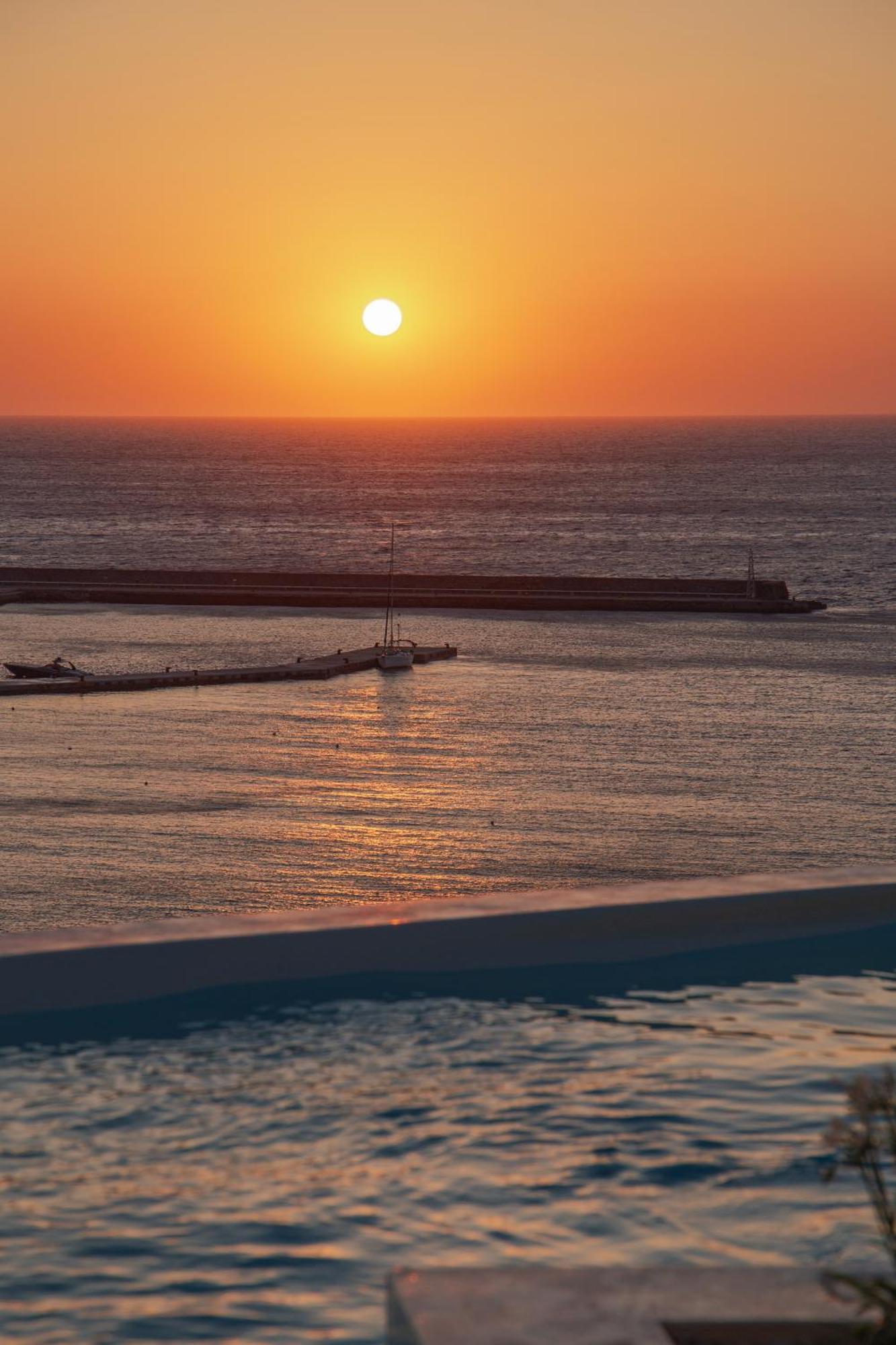 Golden Vista, Beachfront Suites By Explore Andros المظهر الخارجي الصورة